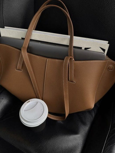 Patricia | Designet handleveske med sidefrynser