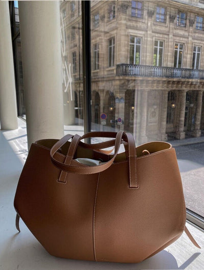 Patricia | Designet handleveske med sidefrynser